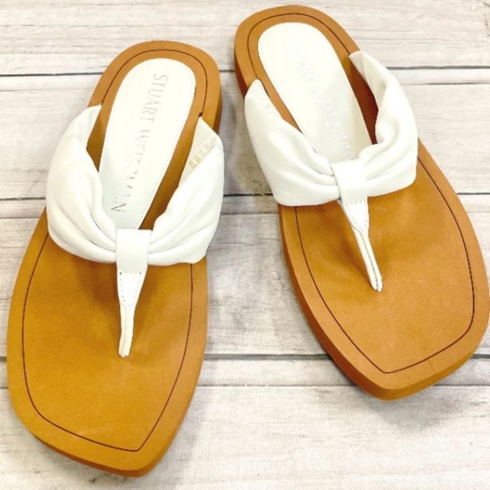 STUART WEITZMAN
Cassie Flip Flop In White 6 250$ casual spring summer boho - Picture 2 of 2